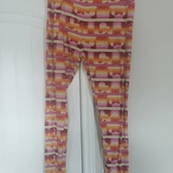 LulaRoe Disney Mickey and Minnie orange and yellow tall and curvy leggings - Picture 2 of 5